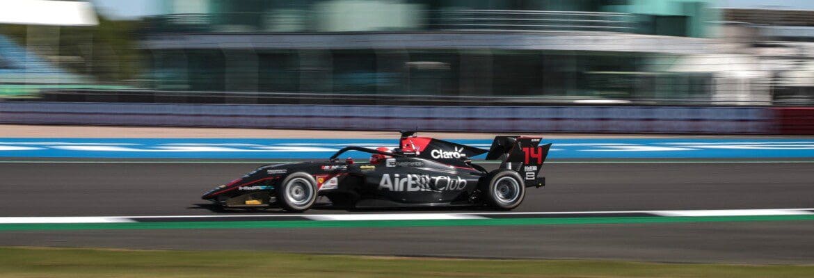 Enzo Fittipaldi disputa rodada dupla em Barcelona após top 10 em Silverstone