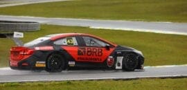 Flamengo estreia com Pedro Cardoso acelerando sob chuva nos treinos da Stock Car em Interlagos