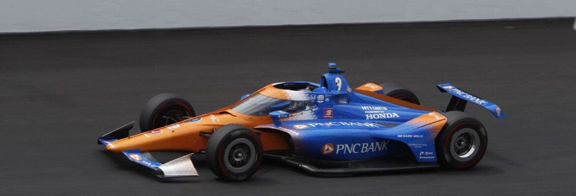 Dixon lidera quinta-feira de treinos para as 500 Milhas de Indianápolis; Alonso acerta o muro