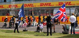 Hamilton: “Em outros esportes, eles se ajoelham como uma unidade”