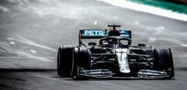 Com pneu furado, Hamilton vence o dramático GP da Inglaterra