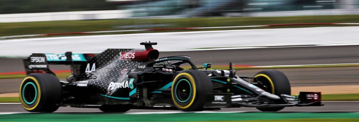 Hamilton satisfeito com o primeiro dia em Silverstone