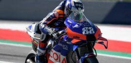 Oliveira vence duelo a três na última curva e quebra domínio da Ducati na Áustria
