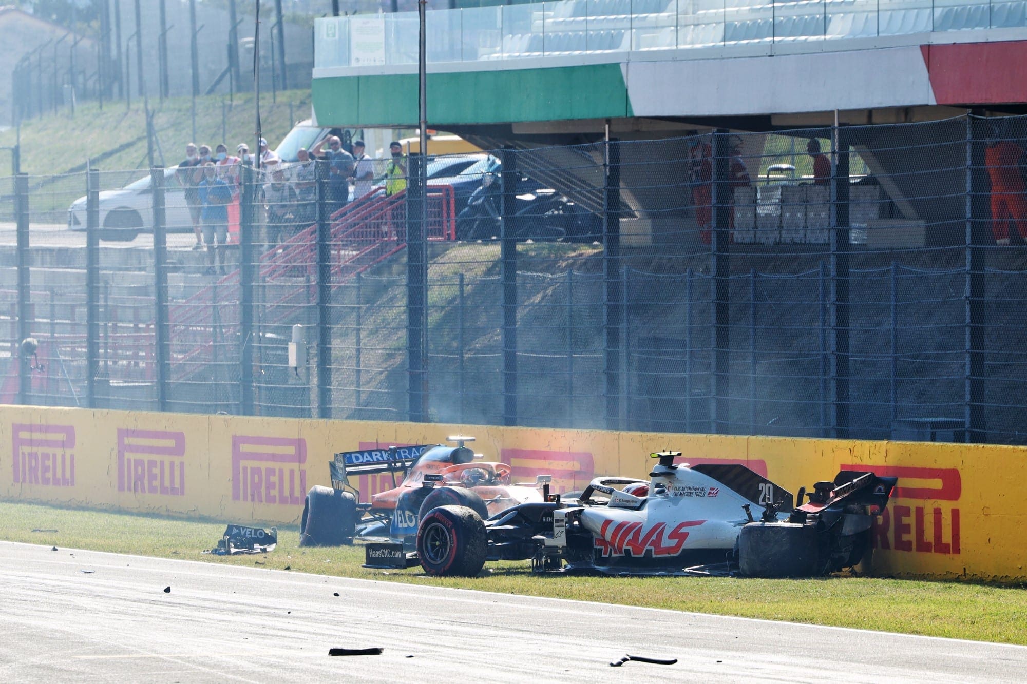 Hamilton vence o caótico GP da Toscana de F1