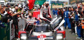 Trio formado por ex-pilotos de F1 comemora a vitória nas 24 horas de Le Mans