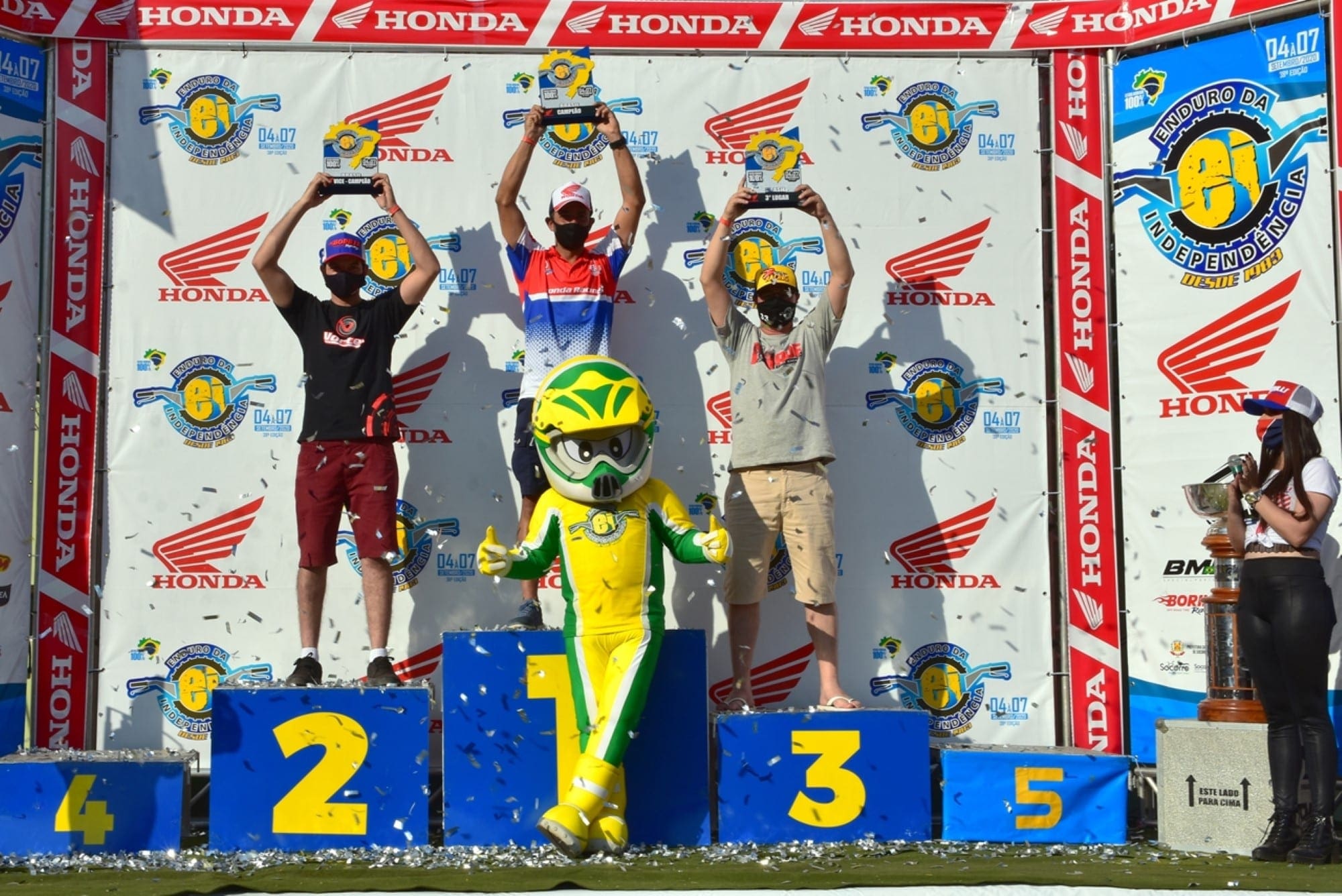 Dário Júlio e Bárbara Neves são campeões do Enduro da Independência 2020