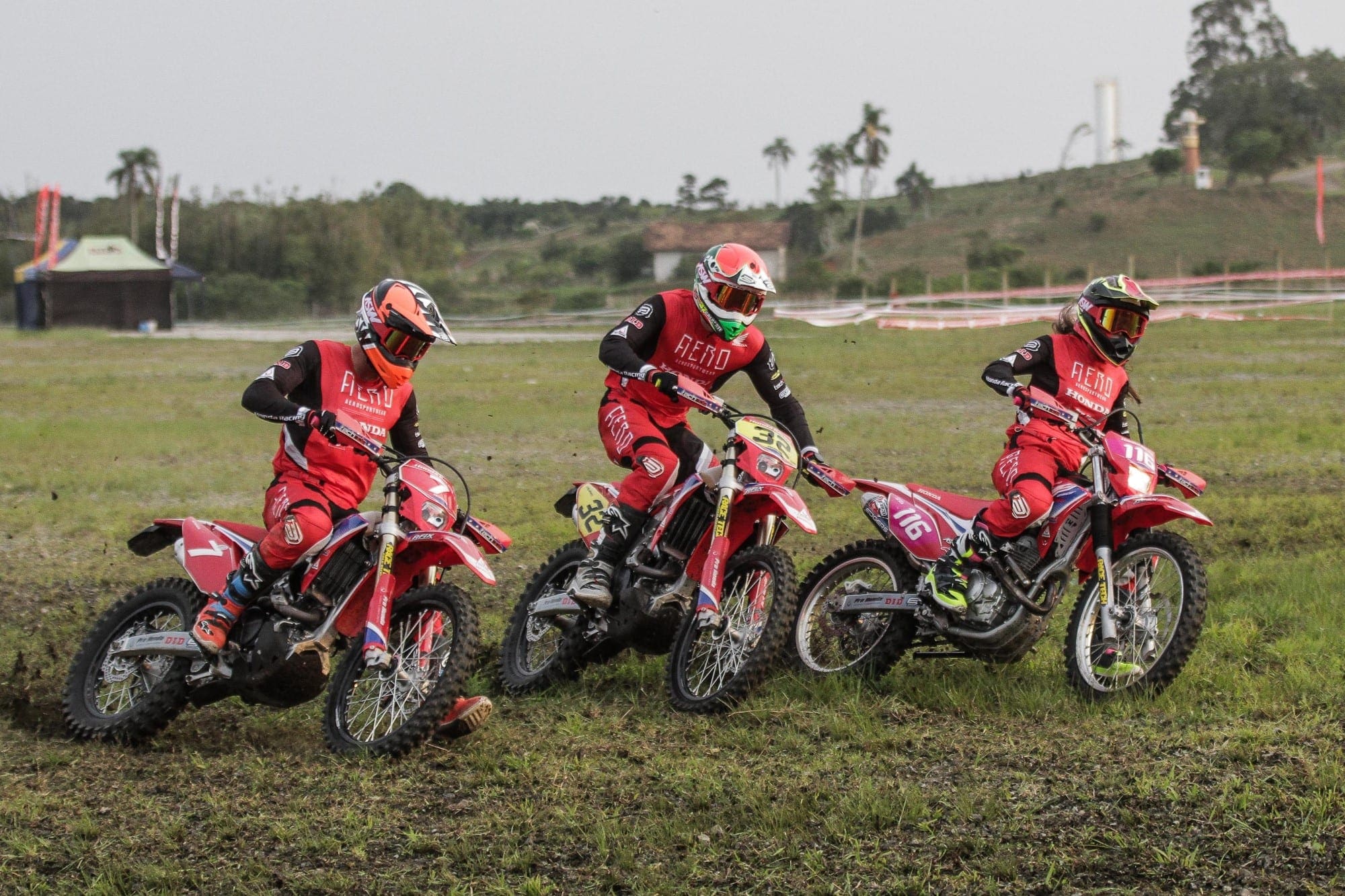 Equipe Honda Racing disputa 2ª etapa do Brasileiro de Enduro FIM em Penha (SC)