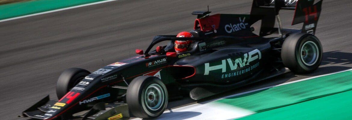 Enzo Fittipaldi larga na segunda fila em Mugello na F3