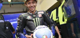 Viagra do Doutor? Rossi e Morbidelli divulgam capacetes especiais para GP em casa
