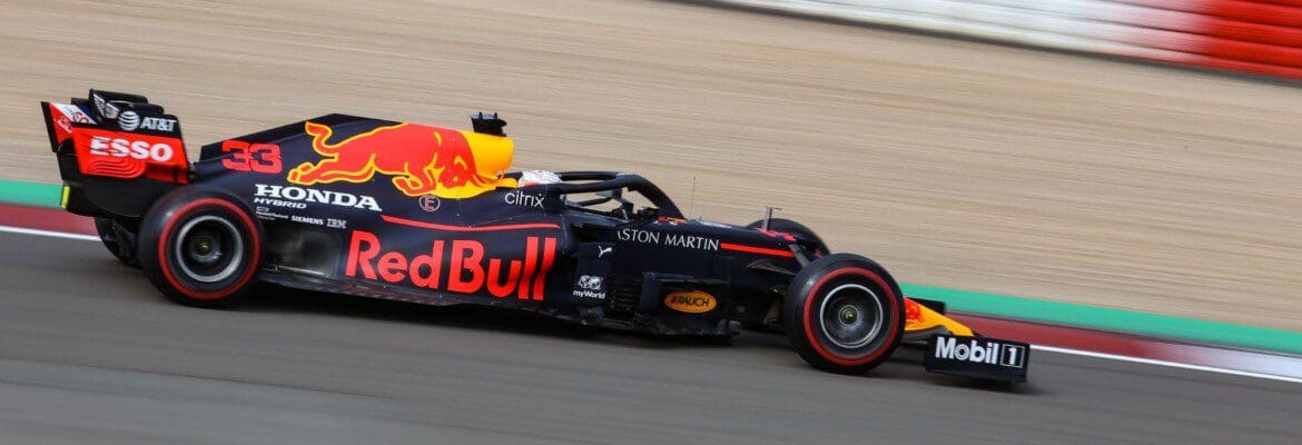 Verstappen está preocupado com subviragem do carro no GP de Eifel