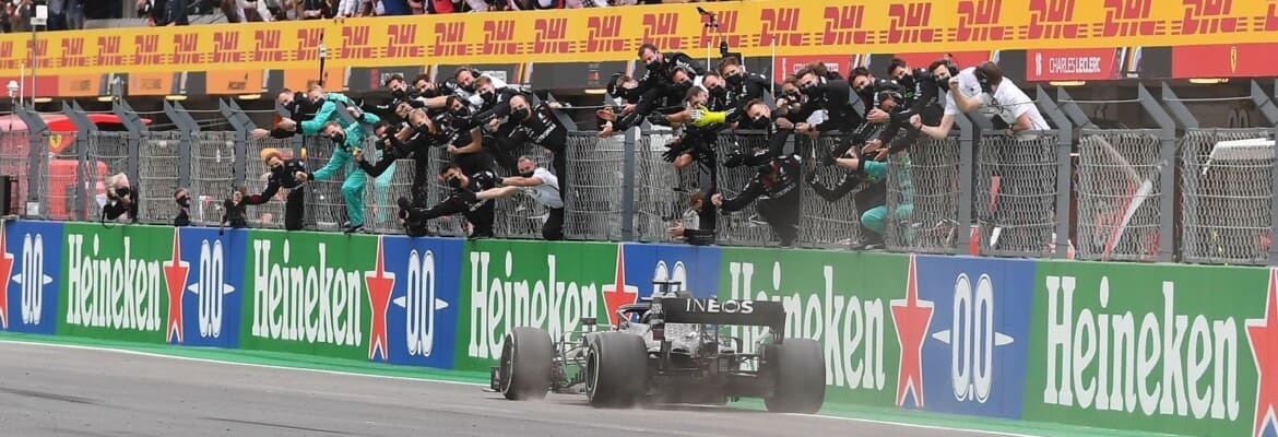 F1: FIA emite nota lembrando proibição de comemorações na cerca do pitwall
