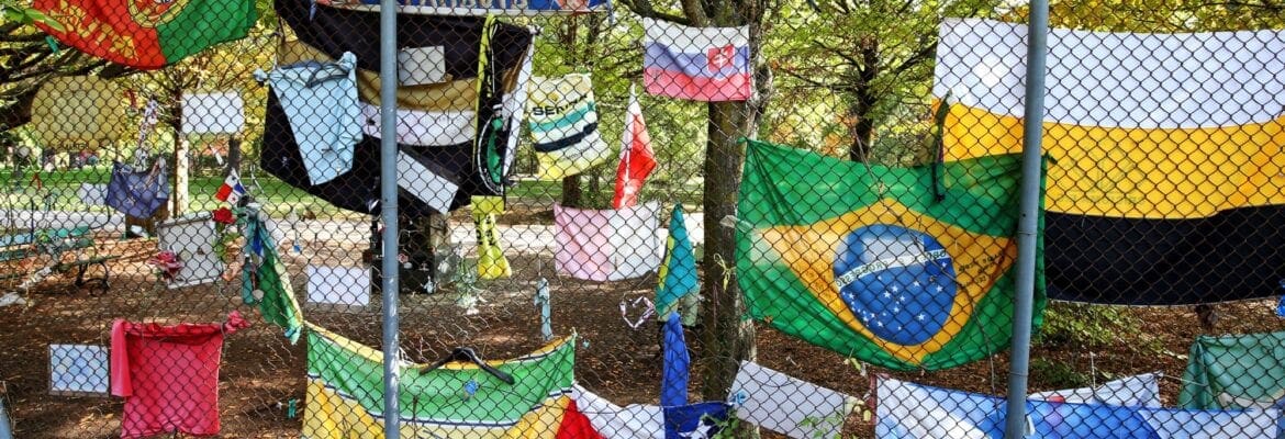 “Duras lembranças” da morte de Senna no retorno a Ímola, diz Hamilton “Duras lembranças” da morte de Senna no retorno a Ímola, diz Hamilton