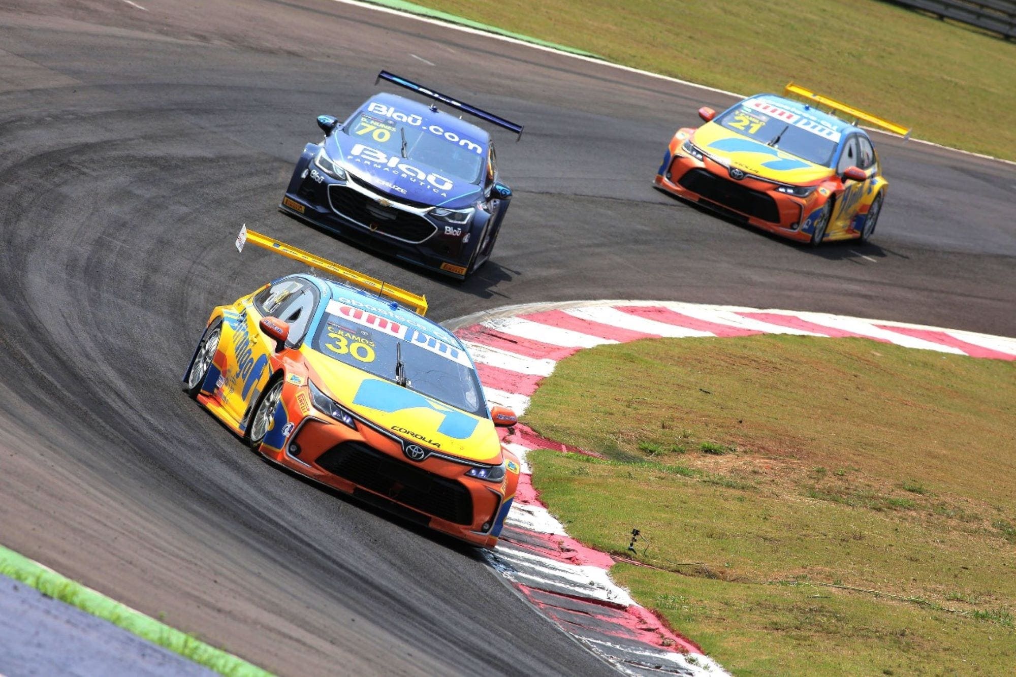 Cesar Ramos assume a liderança da Stock Car