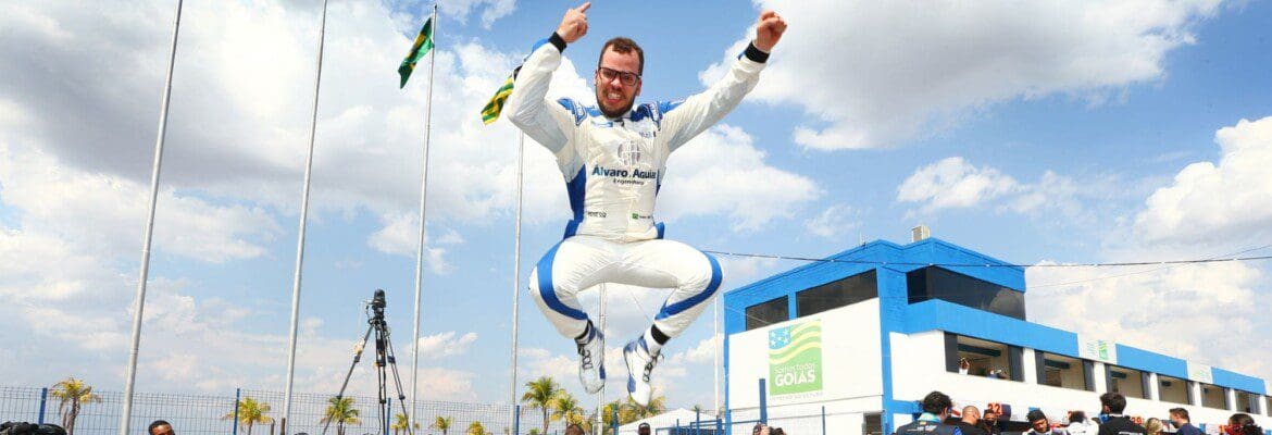 Carrera Cup: Pedro Aguiar vence de ponta a ponta a corrida 3 em Goiânia