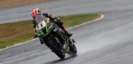 Rea segura Baz para a vitória em corrida dramática no SuperBike