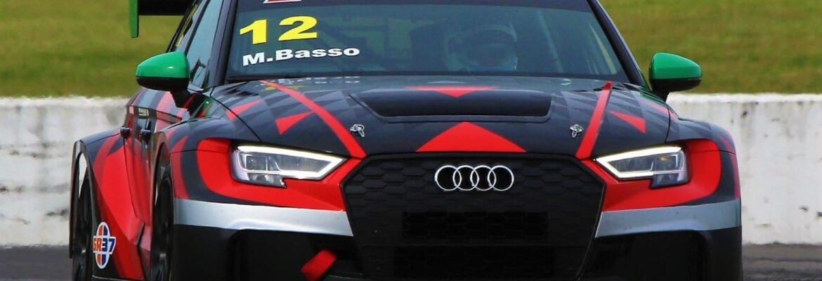 Marcio Basso é o primeiro brasileiro a testar seu carro para o TCR South America