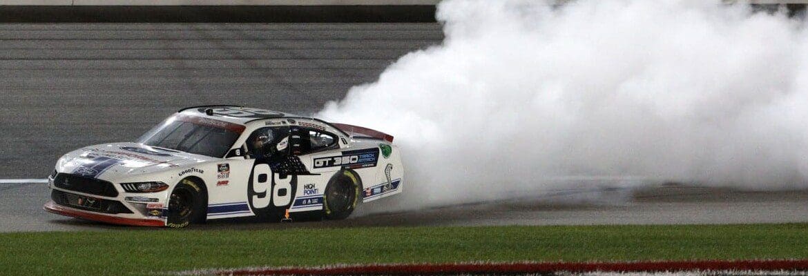 Briscoe domina corrida e vence na NASCAR Xfinity