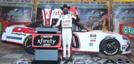 Harrison Burton conquista a vitória na NASCAR Xfinity