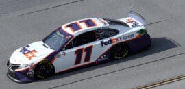 Hamlin vence corrida acidentada da Nascar em Talladega