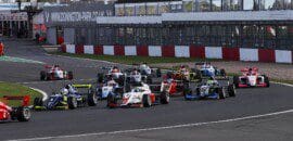 Roberto Faria chega em Top 10 nas três corridas da etapa de Donington National pela F3 Britânica