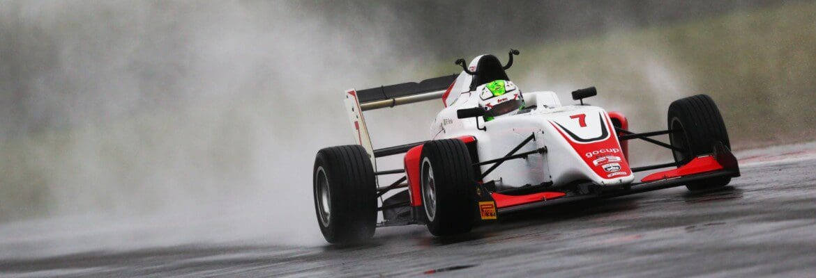 Roberto Faria tem primeira experiência com um Fórmula 3 em pista molhada