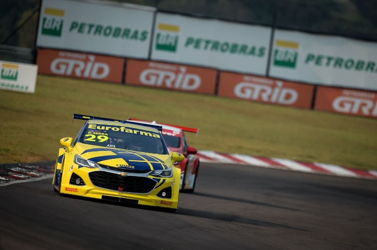 Serra assume ponta no início, aproveita erro e vence corrida 1 da Stock Car em Goiânia Daniel Serra