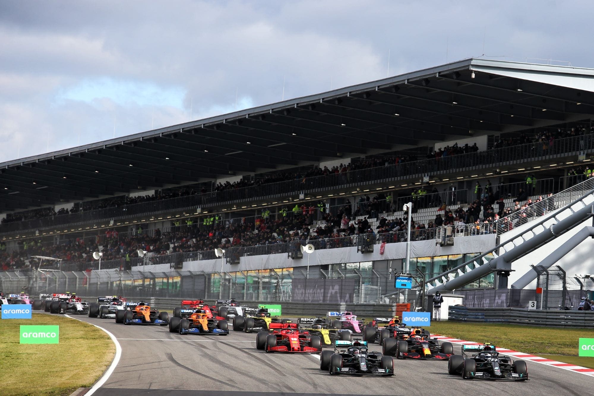 Fórmula 1 retorna a Nürburgring para teste de pneus da Pirelli