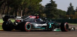 Bottas supera Hamilton no fim e larga na pole no GP da Emília-Romanha
