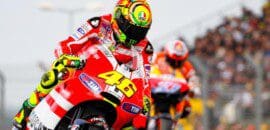 Stoner diz que vê Rossi em situação “triste” na carreira