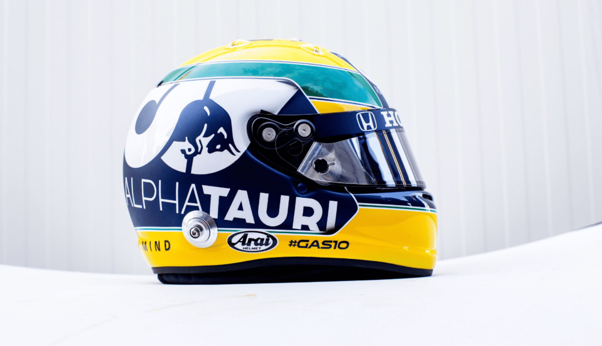 Gasly usará capacete em homenagem a Senna no retorna da F1 a Ímola Pierre Gasly - Capacete Senna