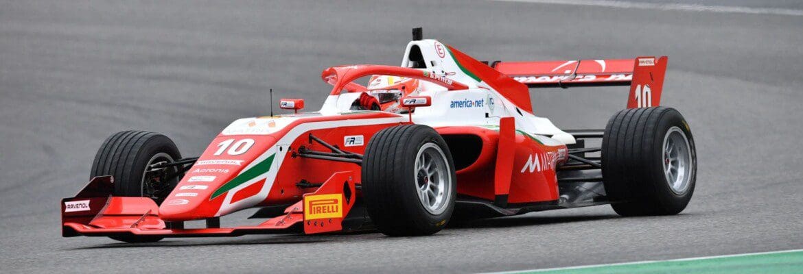 Com dez provas da Fórmula 3 Regional Europeia, Gianluca Petecof mantém liderança do campeonato