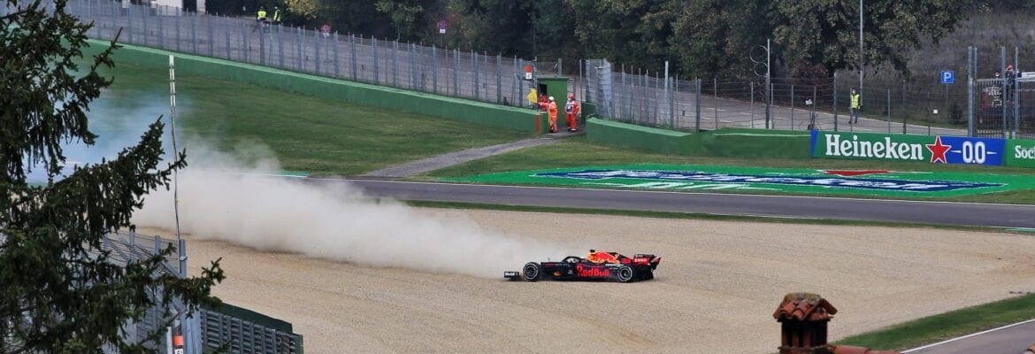 Pirelli começa a investigar falha no pneu de Verstappen Pirelli começa a investigar falha no pneu de Verstappen