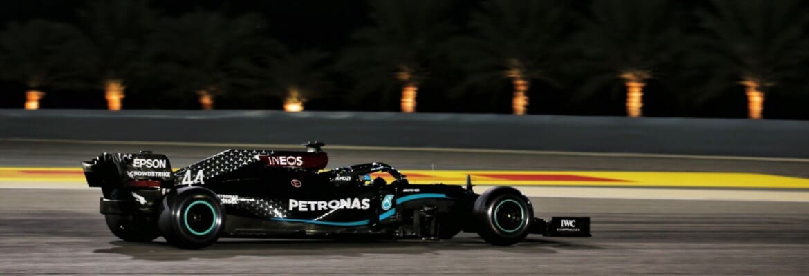 Hamilton lidera segundo treino no Bahrein; Verstappen na P2