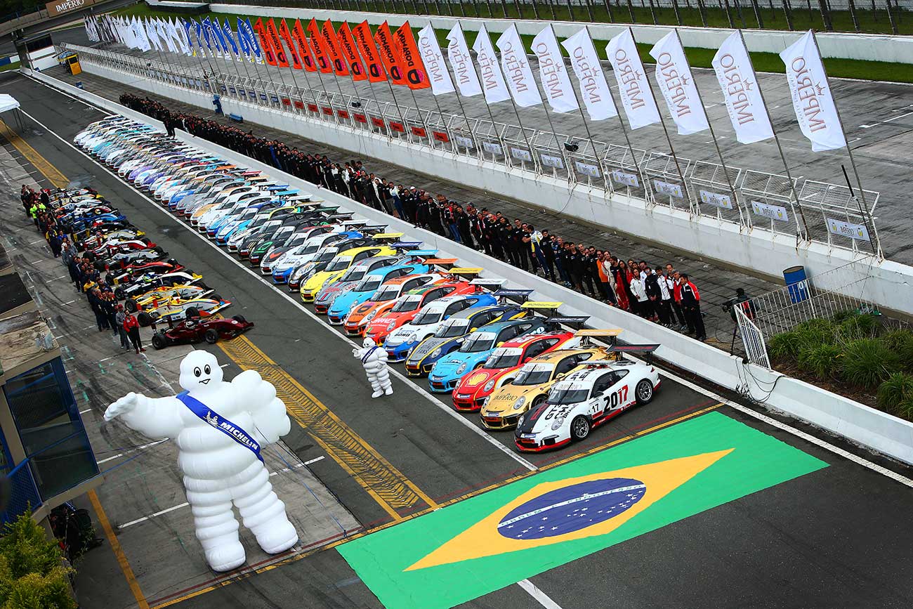 Muito prazer, meu nome é Porsche Cup, sou do Brasil Porsche Cup - Michelin