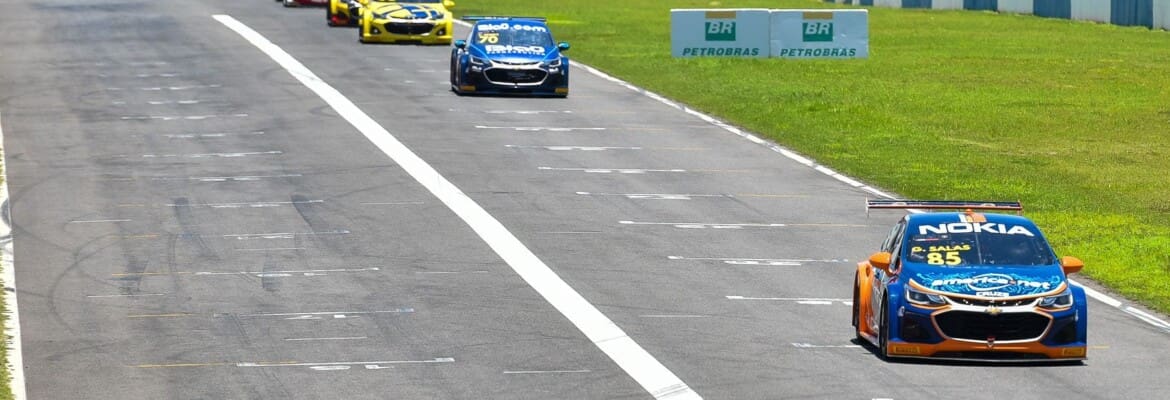Salas vira líder no início e vence pela primeira vez na Stock Car
