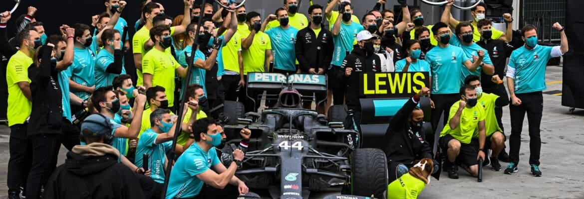Mercedes deixou pneus intermediários de Hamilton ficarem lisos na superfície no GP da Turquia