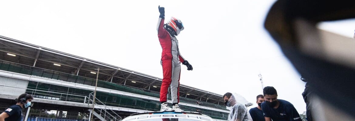 Enzo Elias vence a primeira da decisão da Porsche Carrera Cup em Interlagos