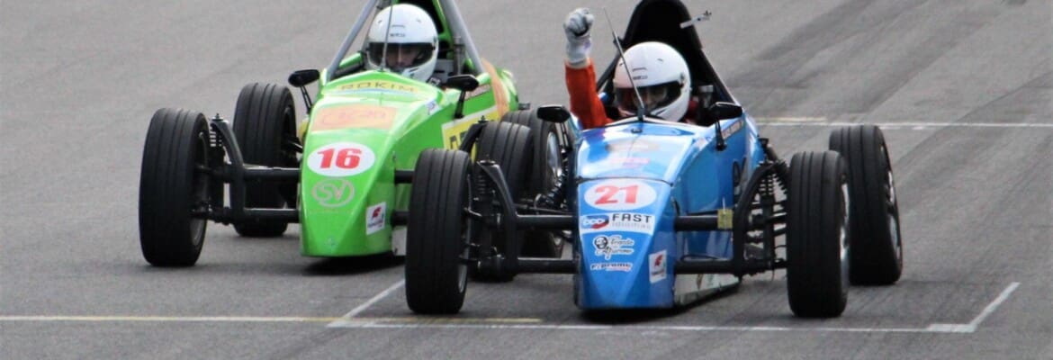 Laurent Guerinaud, Augusto Santin e Wallace Martins são os campeões da FVee em Interlagos Laurent Guerinaud, Augusto Santin e Wallace Martins são os campeões da FVee em Interlagos