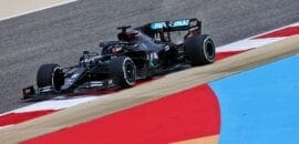 Hamilton lidera treino com dobradinha da Mercedes no Bahrein