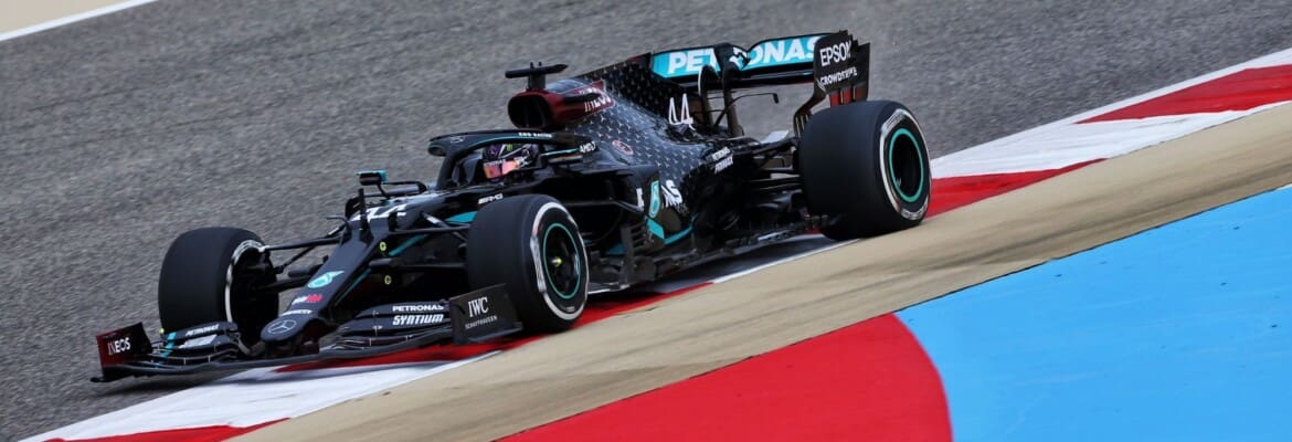 Hamilton lidera treino com dobradinha da Mercedes no Bahrein