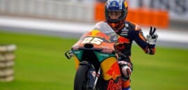 Fernandez sobra e vence primeira na Moto3; Arenas é desclassificado