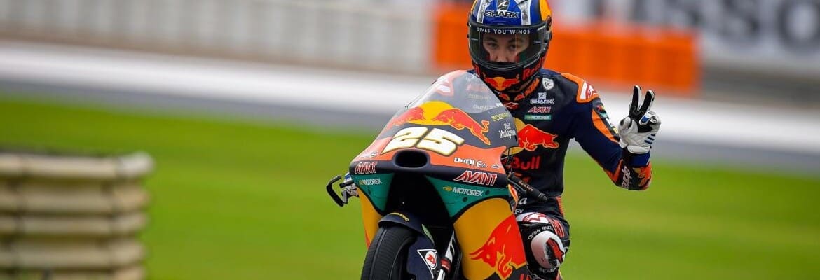 Fernandez sobra e vence primeira na Moto3; Arenas é desclassificado