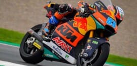 Martin vence em última volta maluca; final da Moto2 terá 4 postulantes a título