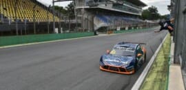Felipe Baptista vence de ponta a ponta em Interlagos