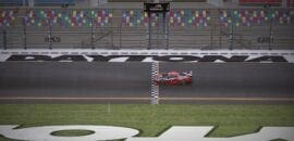 Miguel Paludo disputa as 24H de Daytona no iRacing como treino para NASCAR