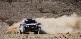 Sainz bate Peterhansel e vence primeira especial do Dakar nos carros