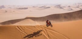 Price vence terceira especial; Howes lidera Dakar nas motos