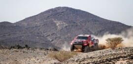Al-Attiyah vence mais uma especial no Dakar; Peterhansel lidera nos carros