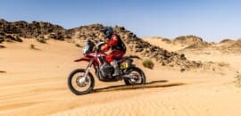 Kevin Benavides vence especial nas motos; Price abandona o Dakar