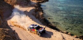 Peterhansel vence especial e dispara na liderança nos carros